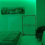Room Black Nilo