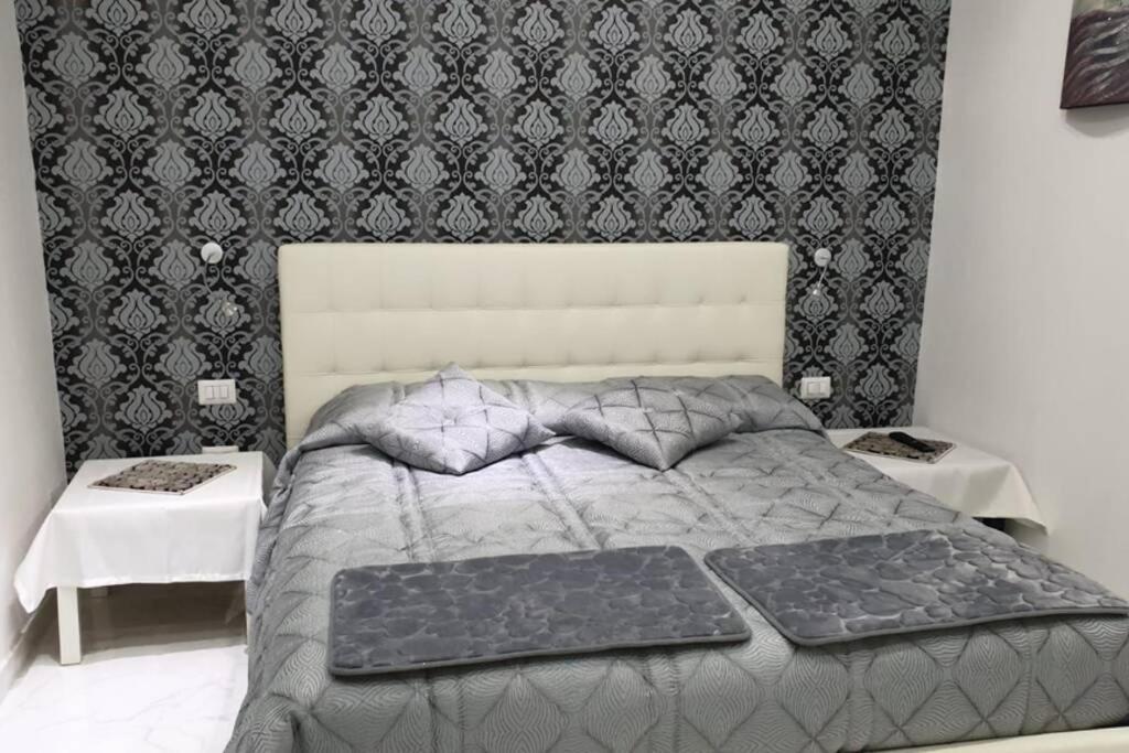 Room Black Nilo